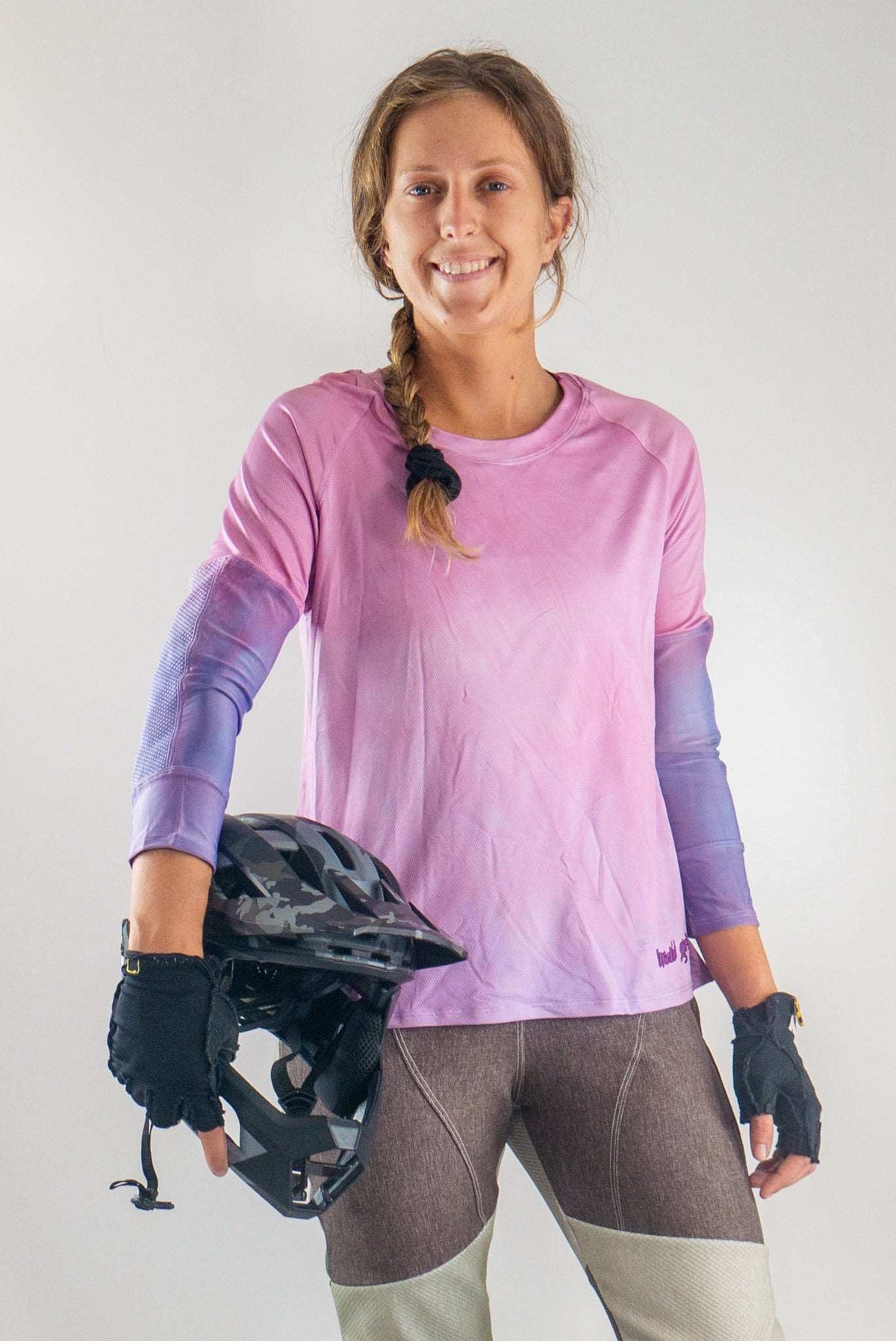 Mountain Bike Top Jet Black with G-Form elbow pads and durable stretch fabric.