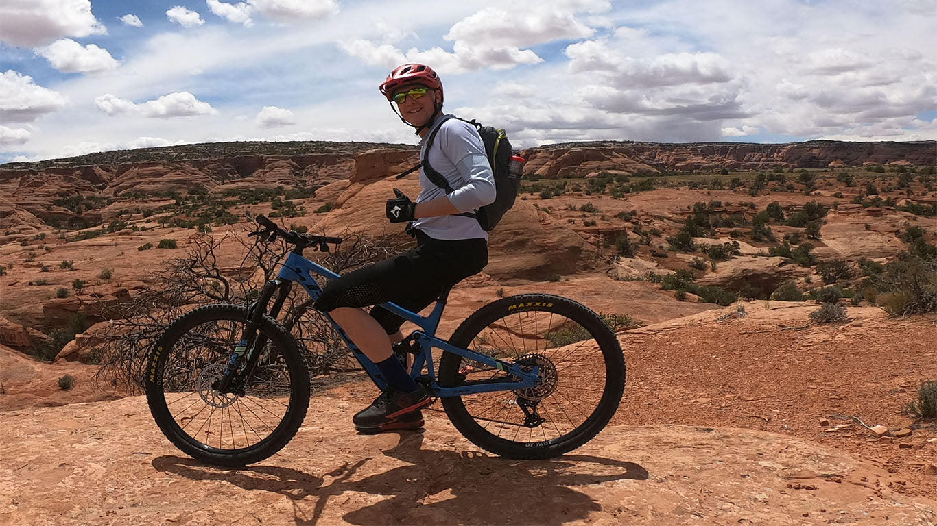 Men's mountain bike pants with removable G-Form hip and knee pads