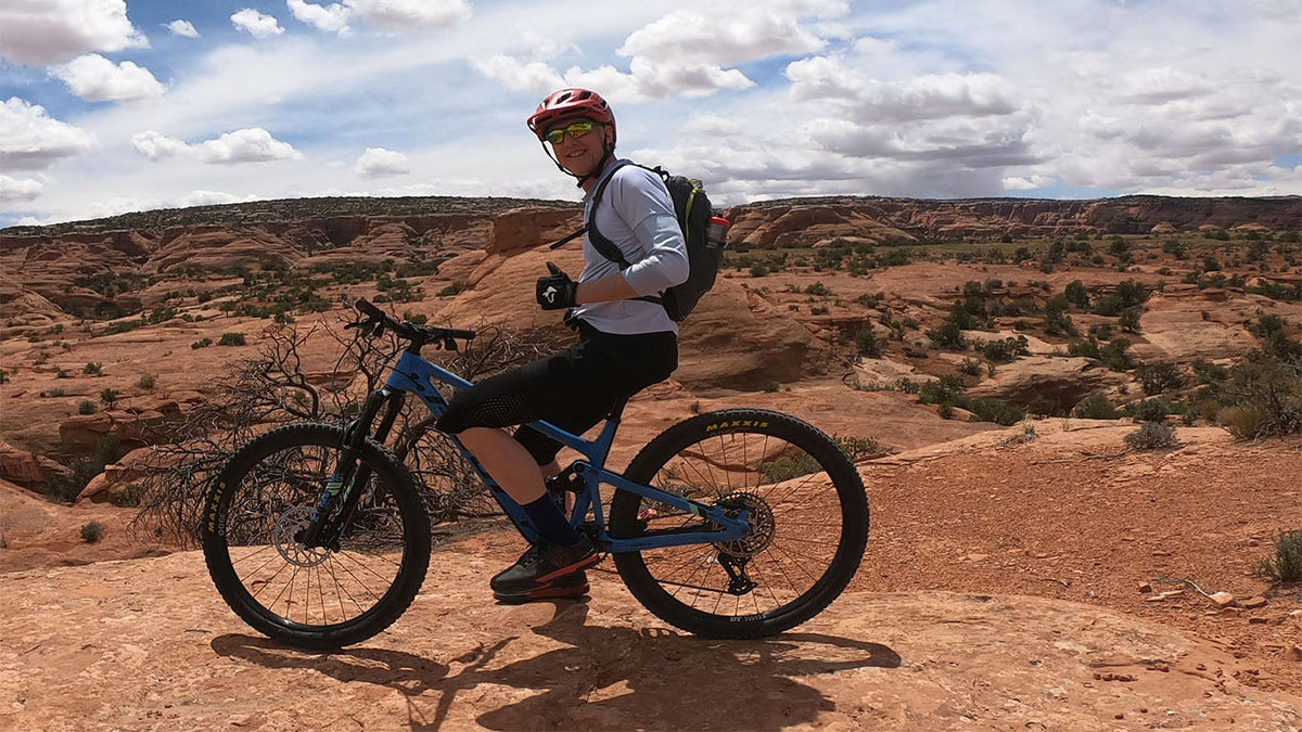 Men's mountain bike pants with removable G-Form hip and knee pads