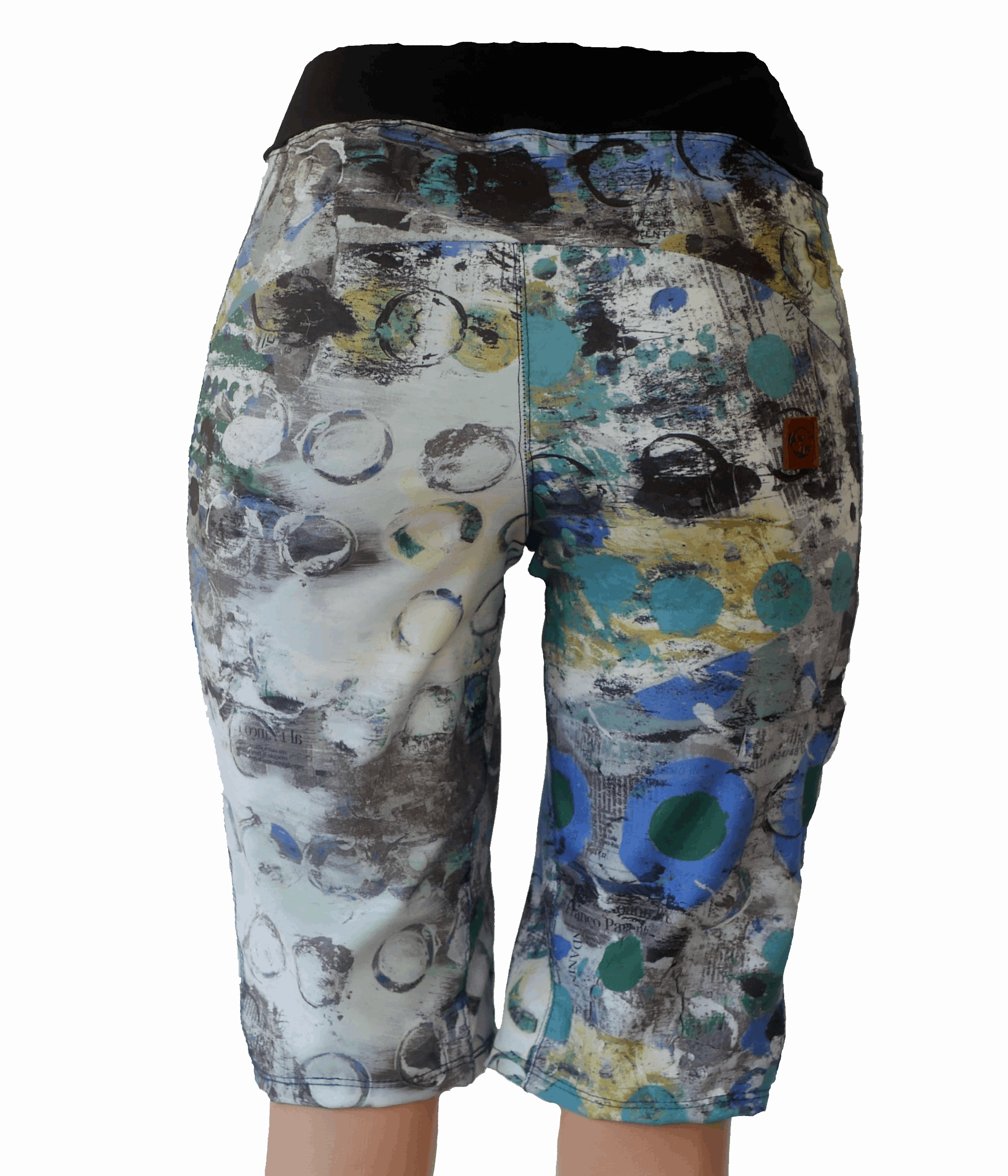 Mountain bike shorts with new print, designed for women; features comfort waistband, versatile pockets, and purple top stitching.