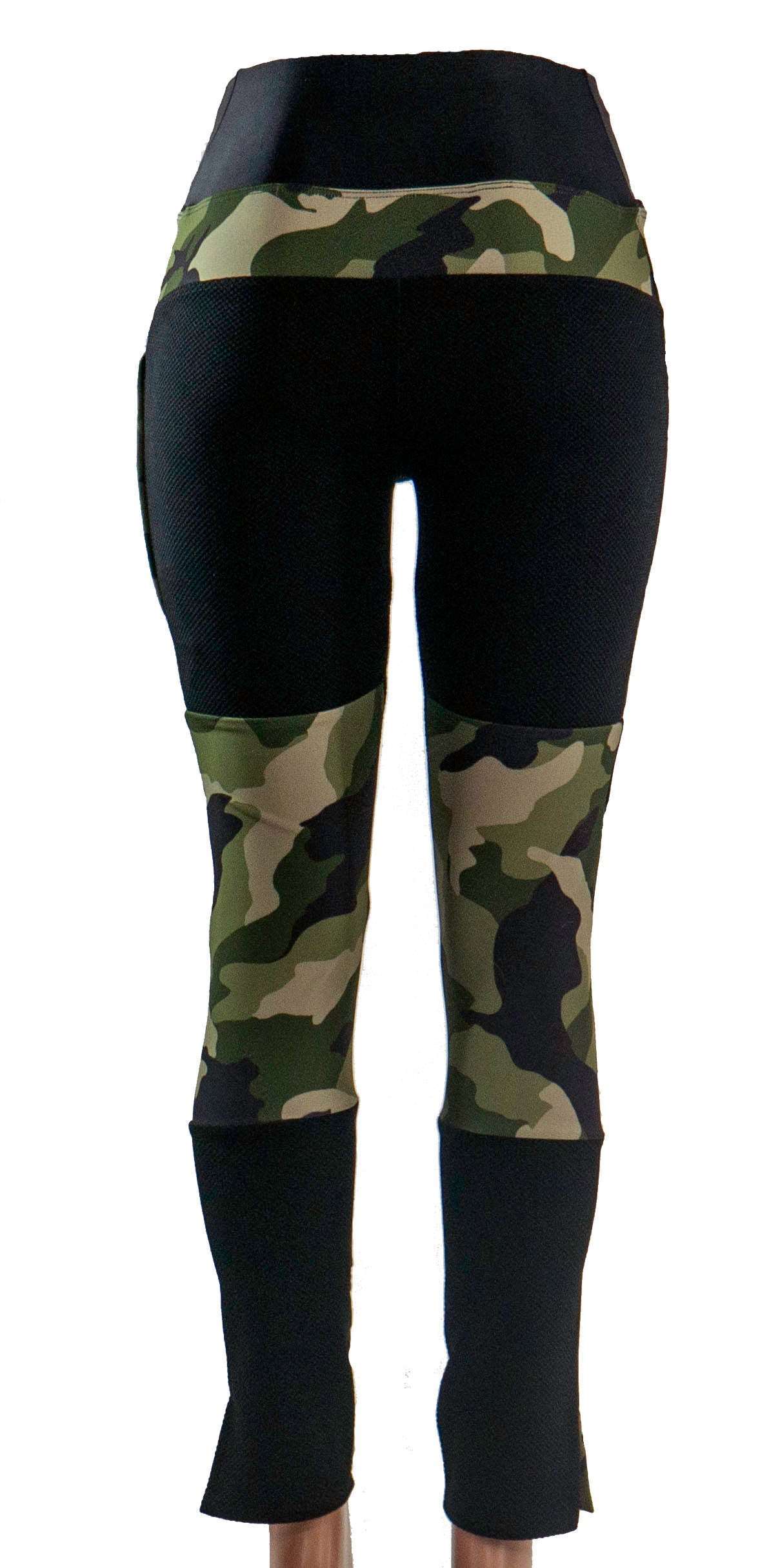 Mountain bike pants in olive camo with strong fabric and pockets for knee pads.
