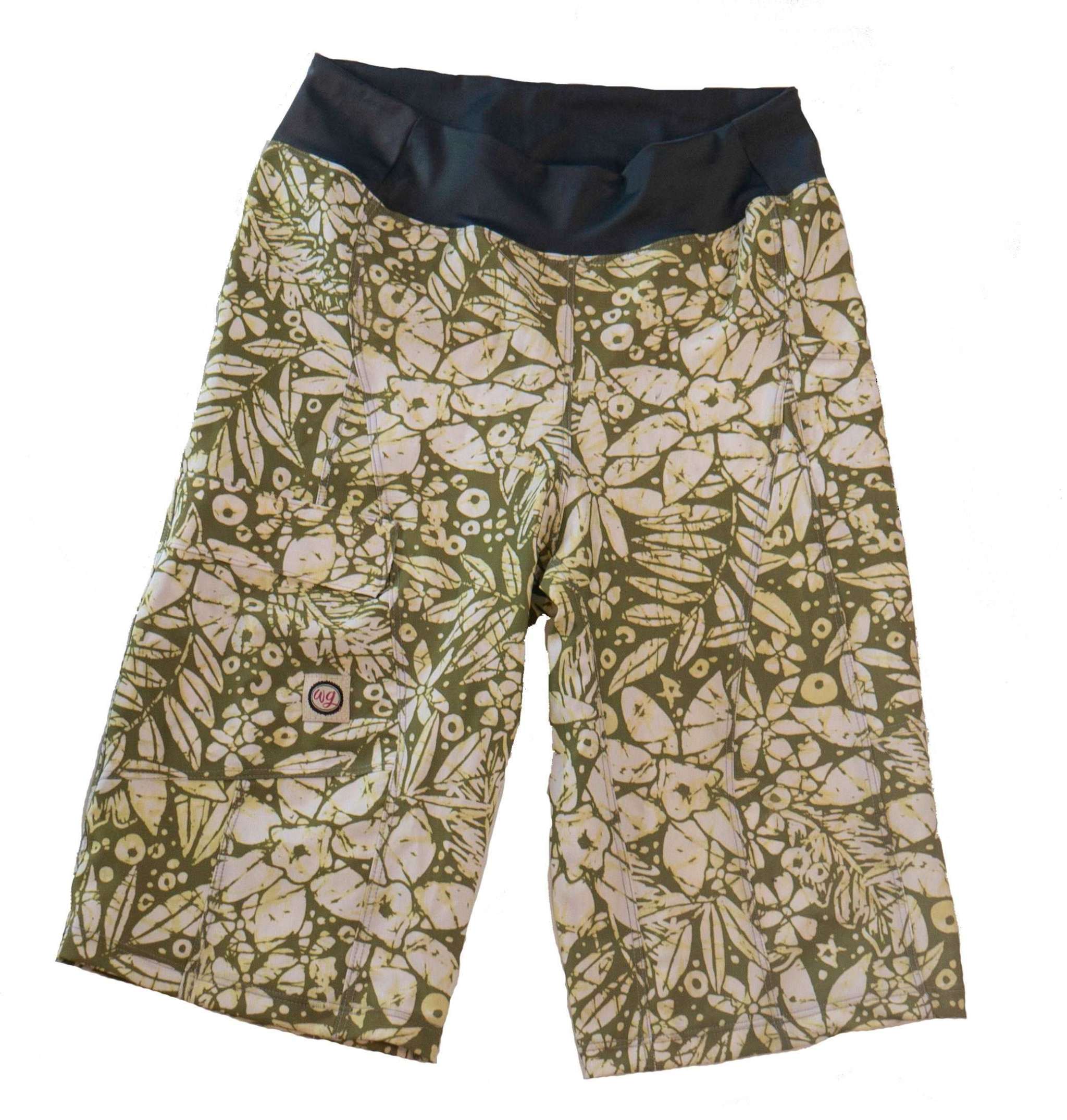 Women's Mountain Short-Peace Leaf bike shorts with floral pattern, contoured elastic waistband, and versatile pockets.