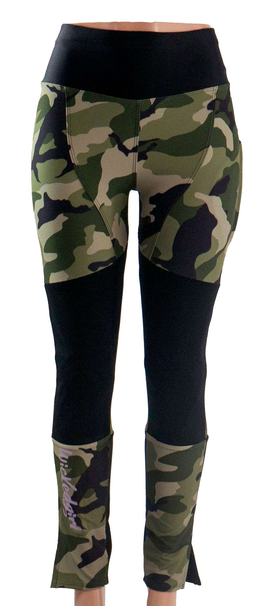 Camo mountain bike pants for women, durable and stretchable.