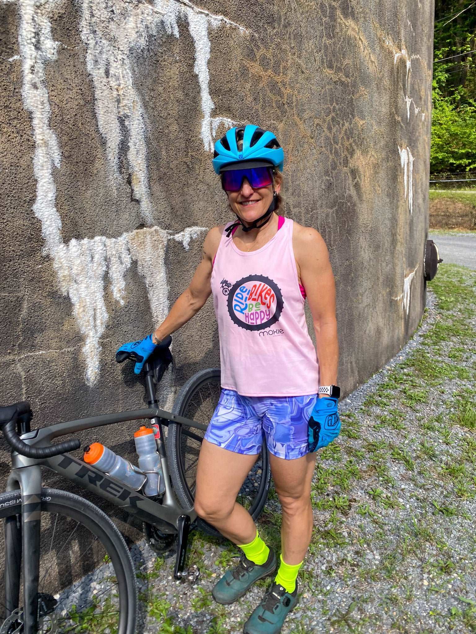 Breathable tech tank for mountain biking with mesh fabric and drop tail design.