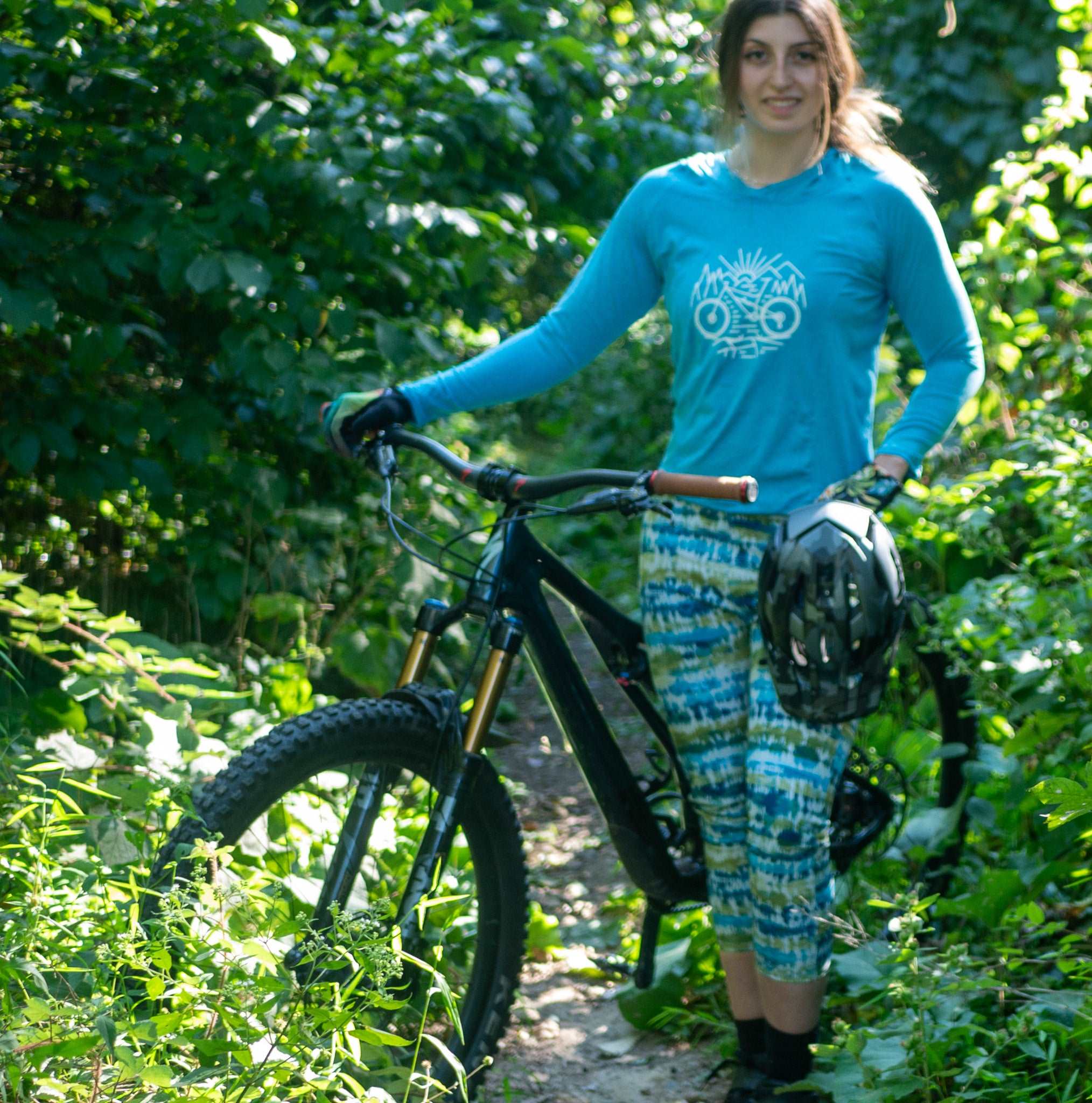 Women's mountain bike pants in boho style, designed for female riders, ideal for year-round cycling.