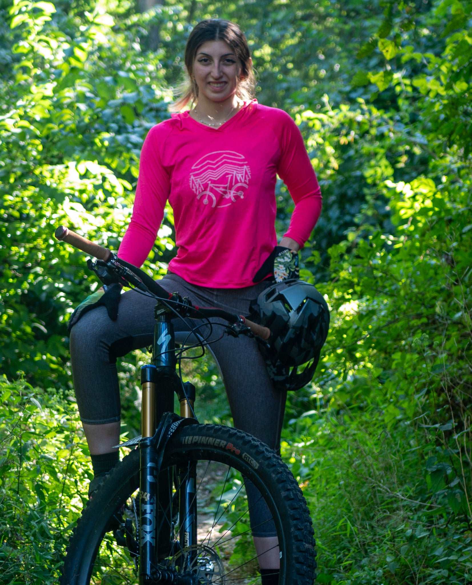 Women's mountain bike pants in mixed denim, perfect for all-weather cycling.