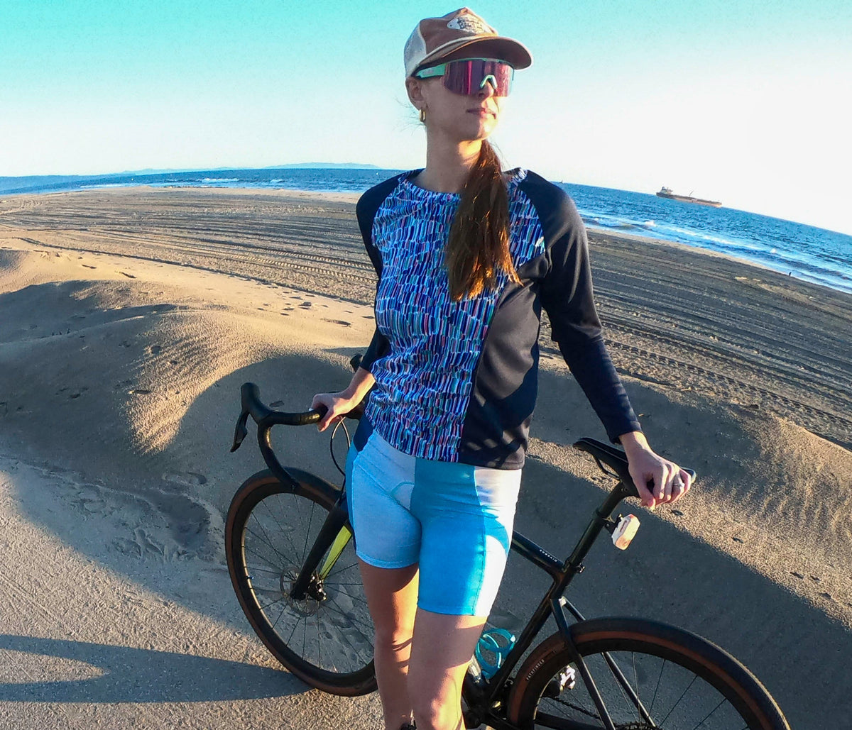 Moxie Tee Jersey Blues Long Sleeve for cycling with moisture management technology.