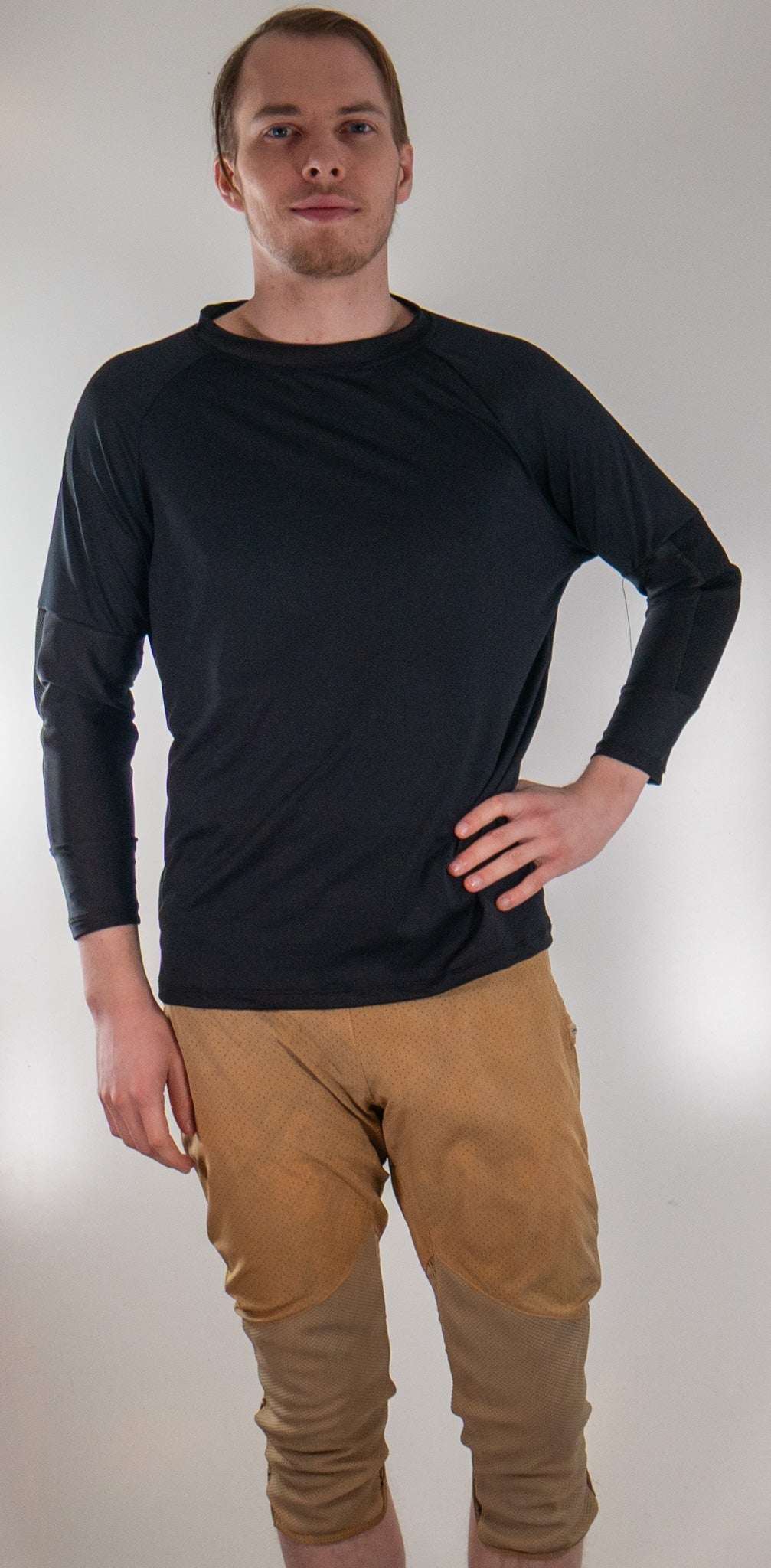 Men's G-Form Mountain Bike Jersey with removable elbow pads for optimal comfort and protection.