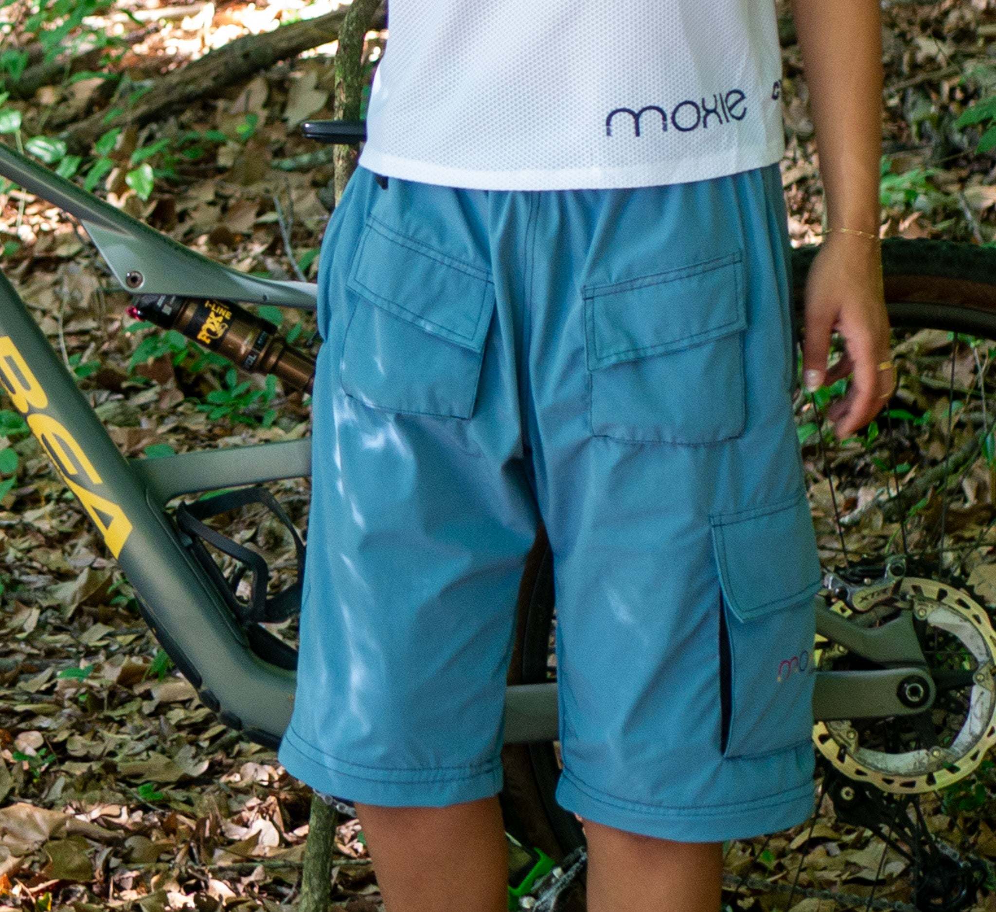 Women’s conversion cargo mountain bike pants in dusty blue designed for versatile technical performance