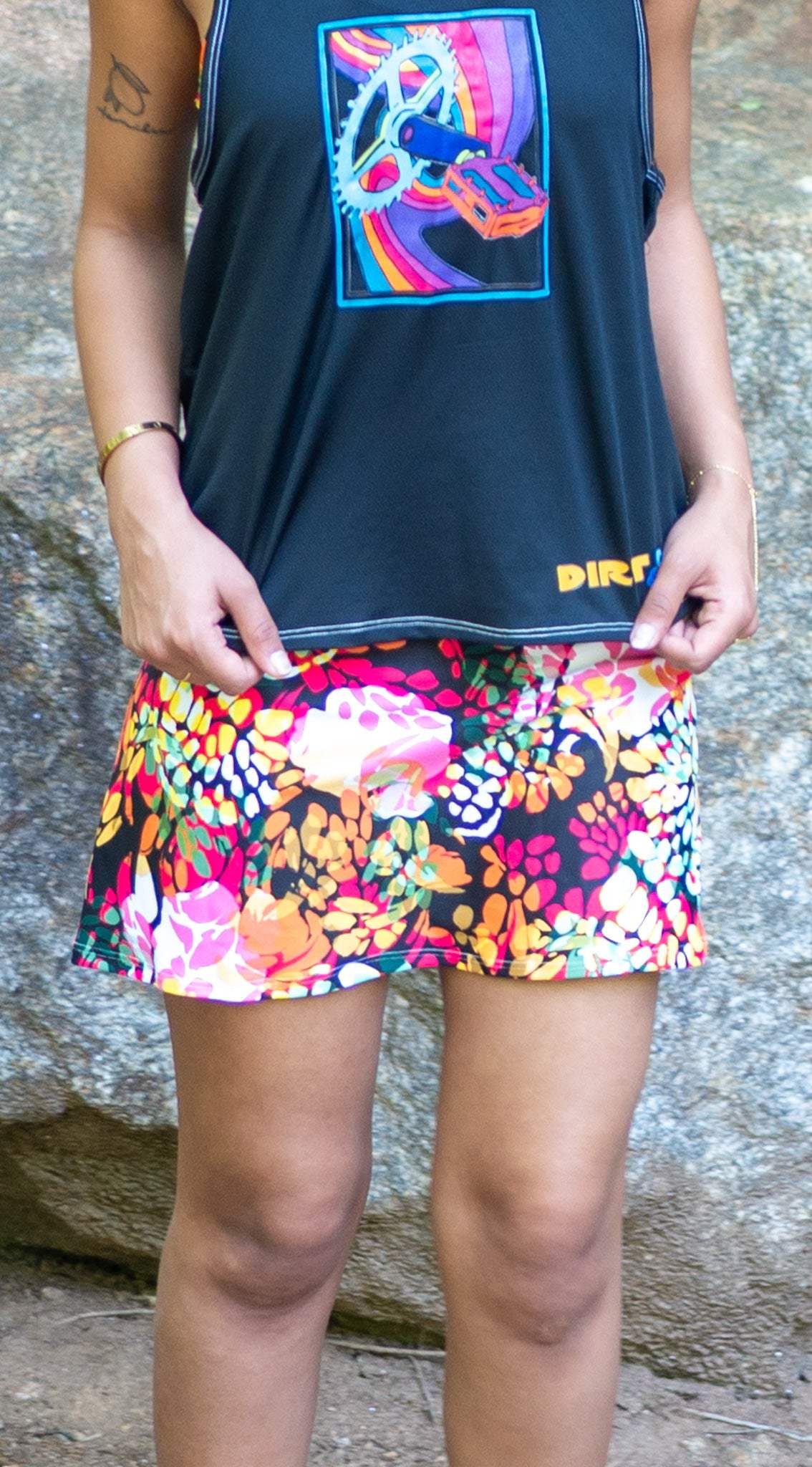 Tropical print sports skirt with four-way stretch and breathable fabric for athletic performance