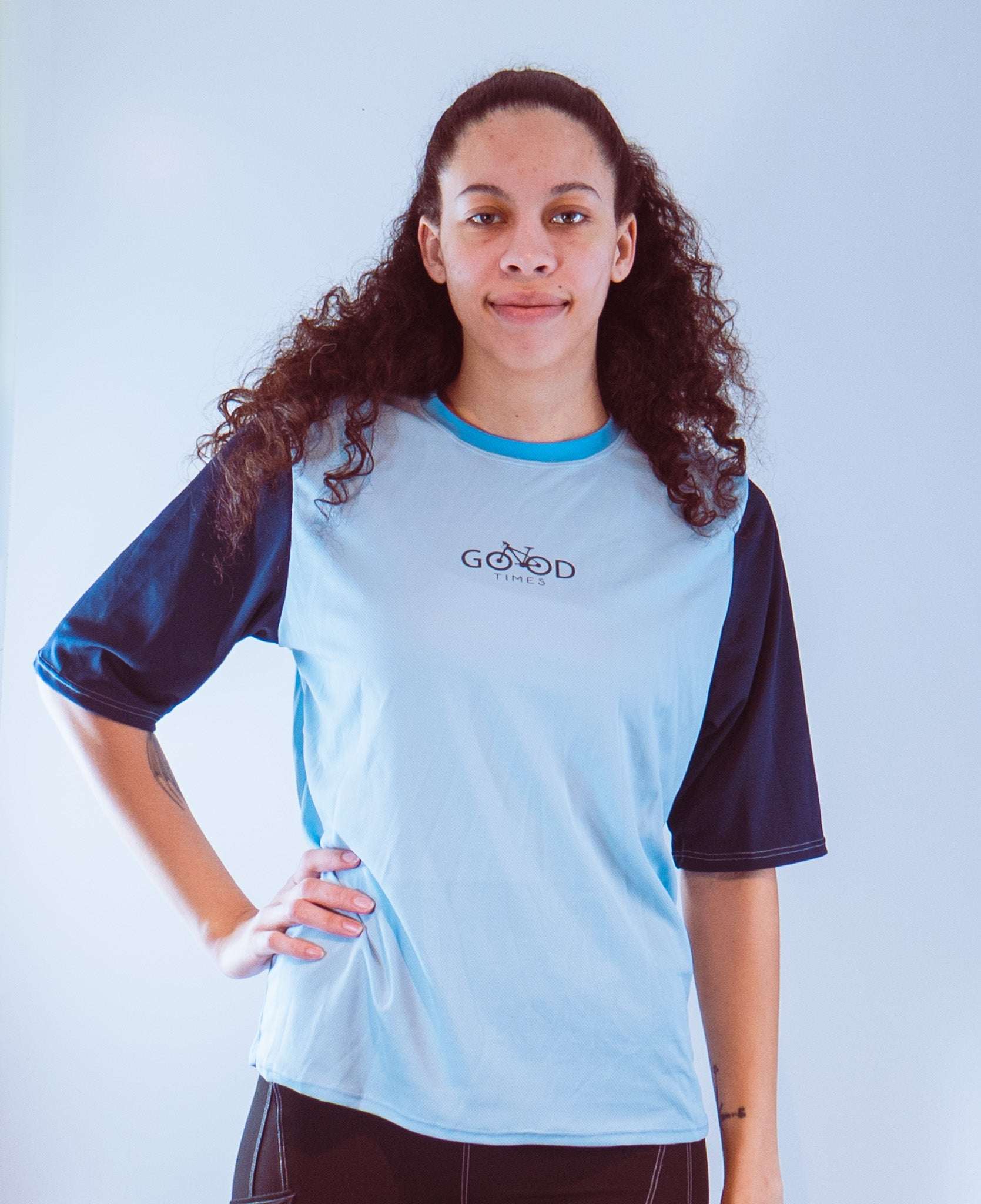 All Gender Jersey short sleeve in light blue and navy, perfect for mountain biking.