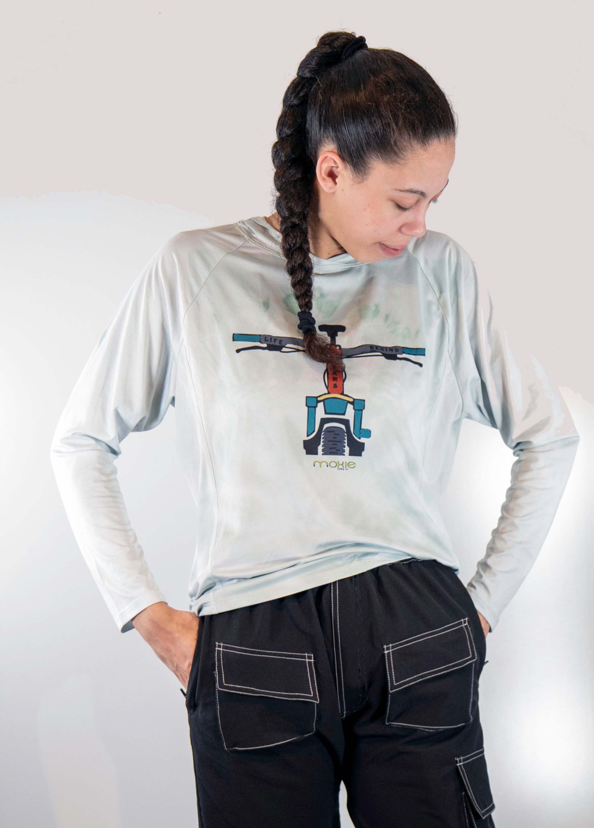 Apex Mountain Bike Hoodie made of moisture-wicking fabric for trail performance