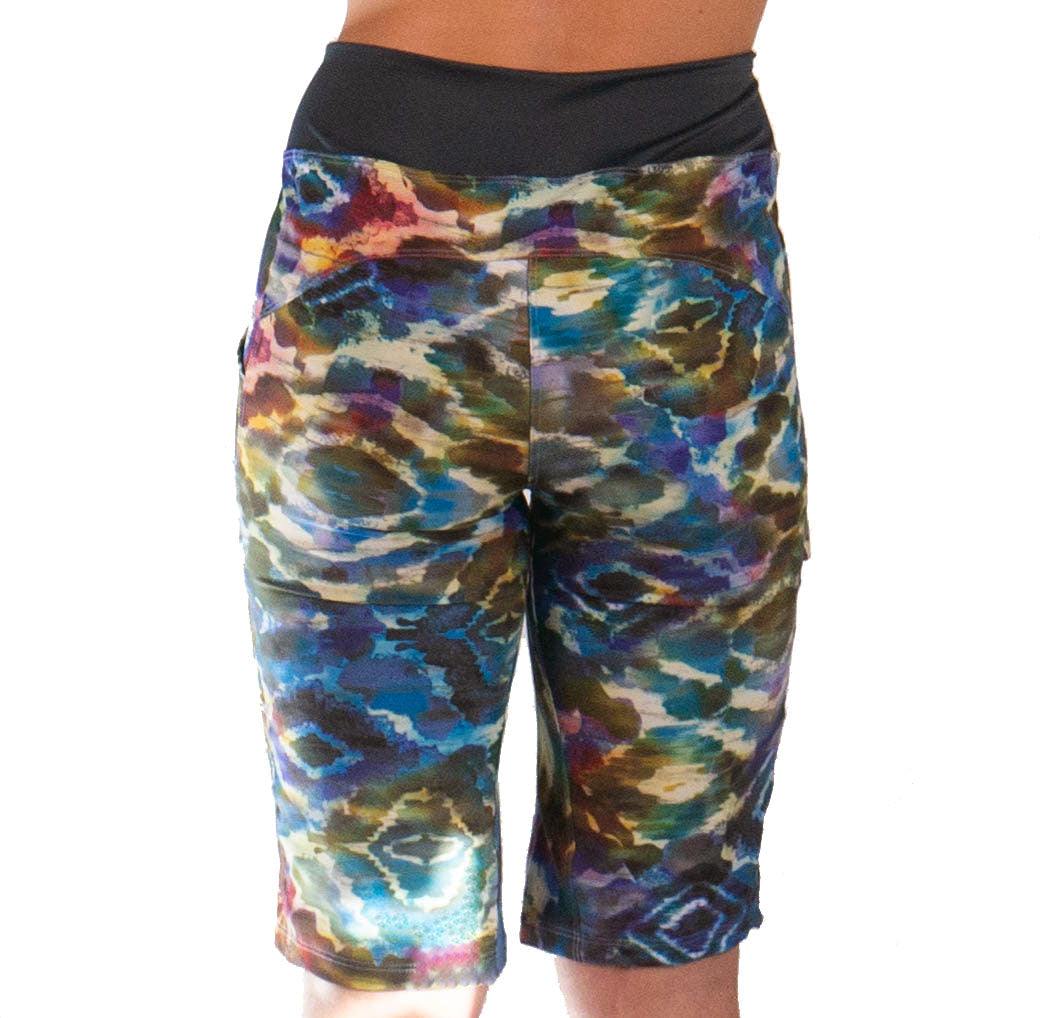 Women's Mountain Short - Groove with colorful pattern, elastic yoga waist, and versatile pockets.